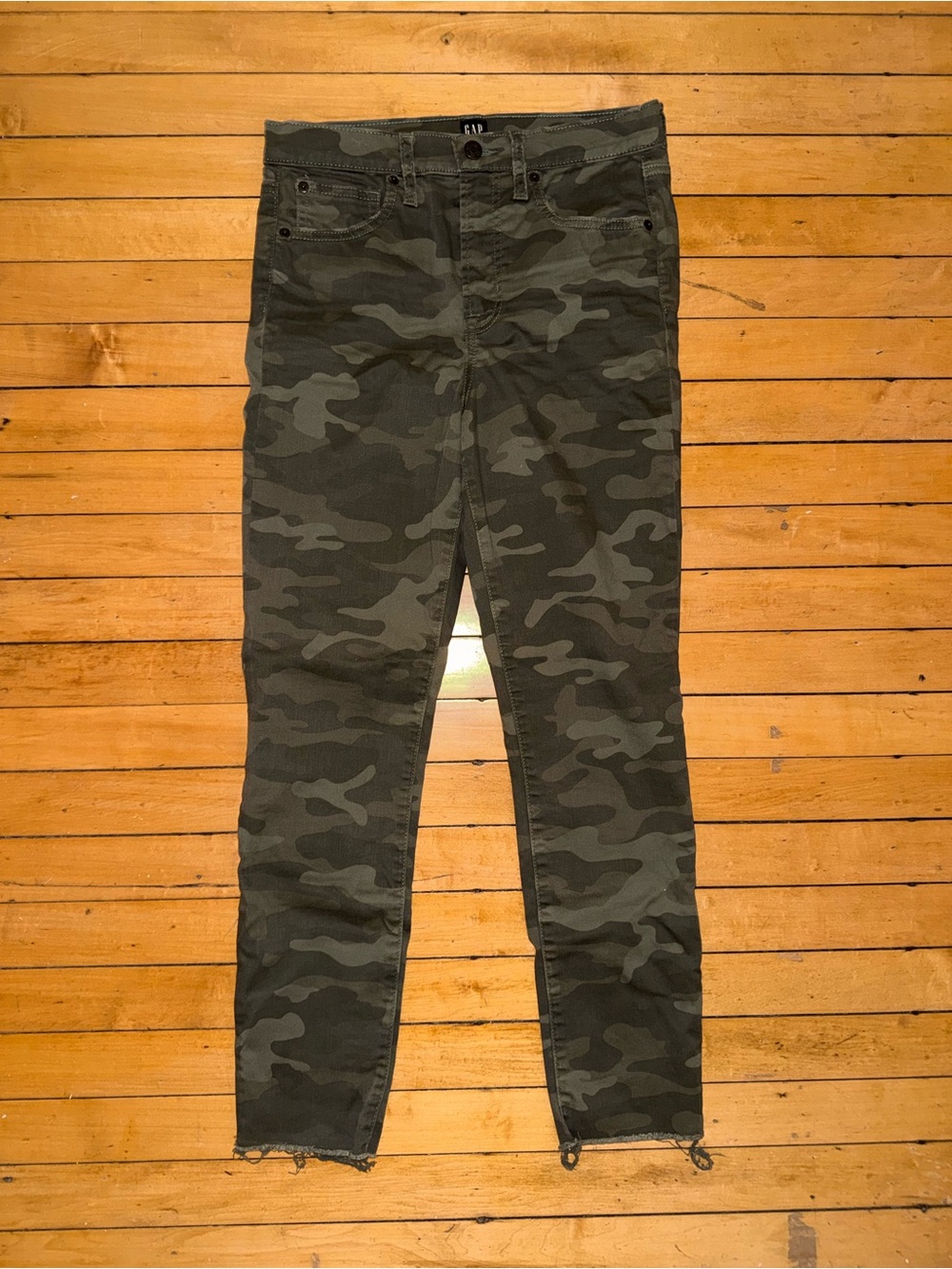 GAP Women's Camo Skinny Jeans in Olive Green